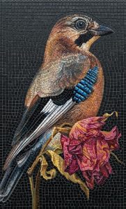 Мозаичное изображение Грача на ветке с цветком