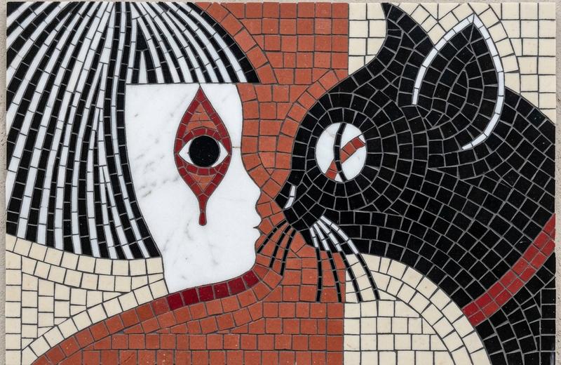 Сердце женщины в мозаике