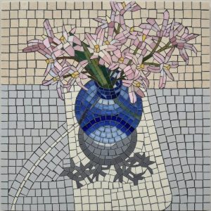 Мозаика «Розовые цветы в синей вазе»