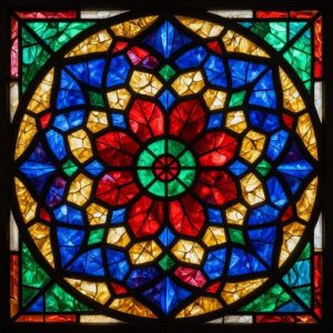 Витражная мозаика с геометрическим орнаментом