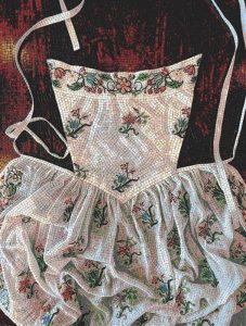 Замысловатая мозаика женского платья