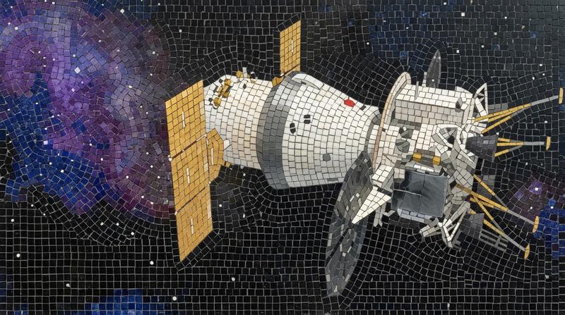 Космический корабль в орбите