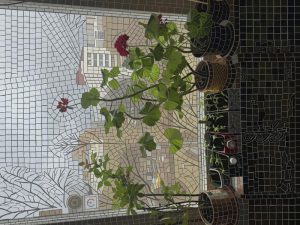 Мозаика «Городской балкон с геранью»