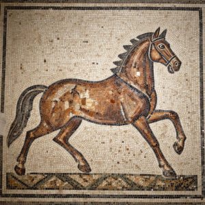Мозаичное искусство: конь скачет по полю, 1024×1024 см