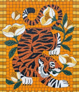 Мозаика «Тигр в цветах» — Классический стиль