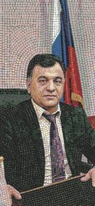 Мозаичный портрет мужчины в деловом костюме