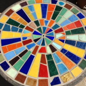 Радиальное мозаичное полотно в стиле Треканда́с