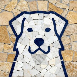 Портрет белой собаки в технике мозаики Opus Incertum