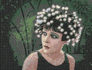 Мозаичный портрет женщины с цветами в волосах