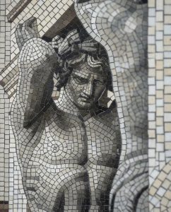 Классическая мозаика с мужской фигурой