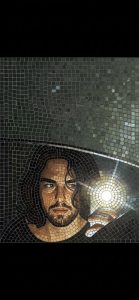 Молчаливое раздумье: мозаичный портрет