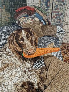 Мозаика: Игривый пес с морковкой