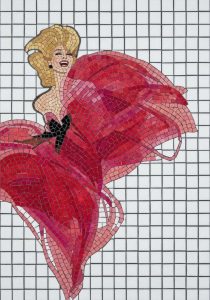 Мозаика «Женщина в красном платье»