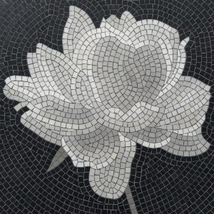 Мозаика «Белый Пион» в монохромном стиле