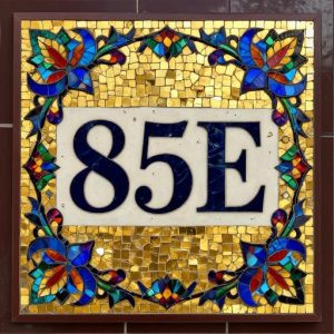 Мозаичная адресная табличка 85Е в византийском стиле