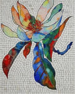 Яркий цветочный узор мозаики