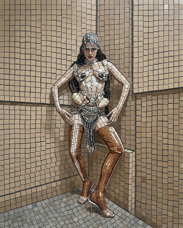 Футуристический мозаичный портрет