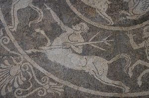 Фрагмент мозаики с центаврами и животными из Древнего Сикиона, 4 в. до н.э.