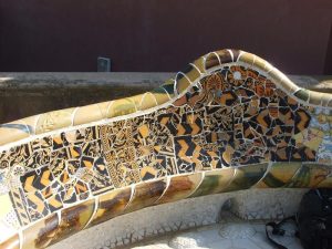 Мозаика Парка Гуэль – Скамья в стиле Тренкадис