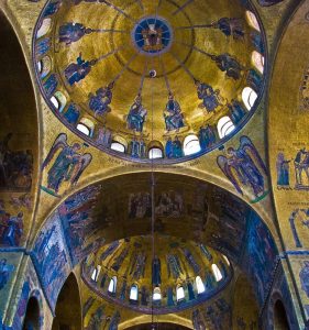 Светлое и золотое изображение мозаики