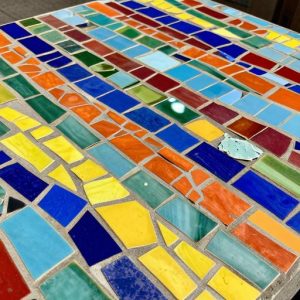 Кофейный стол с уникальным мозаичным узором Trencadís