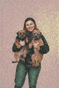 Мозаика «Женщина с собаками» — стиль MELTI