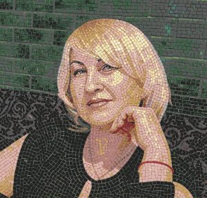 Мозаичный портрет женщины в стиле MELTI