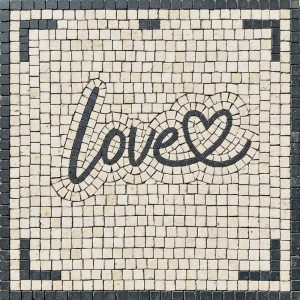 Мозаика «Любовь» в классическом стиле – 100×100 см
