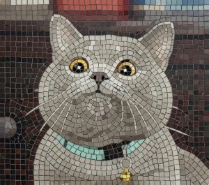 Мозаичный портрет серого кота с колокольчиком