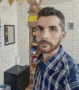 Мозаичный портрет мужчины в клетчатой рубашке