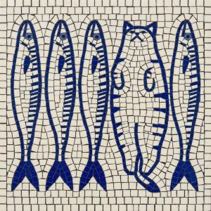 Мозаика «Кот среди рыб» в сине-белых тонах