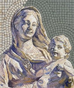 Материнская забота в мозаике