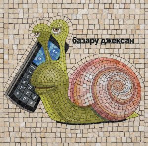 Мозаика «Улитка с телефоном» — Современное искусство