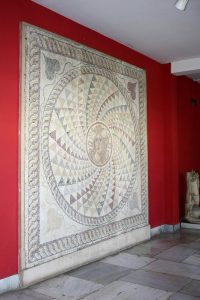 Мозаика в Древнегреческом Стиле с Мифологическим Центром