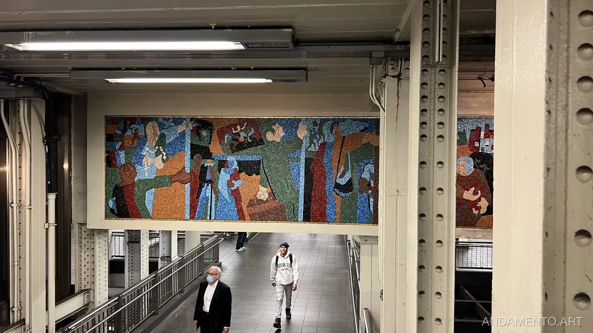 Мозаика в нью-йоркском метро с изображением людей.